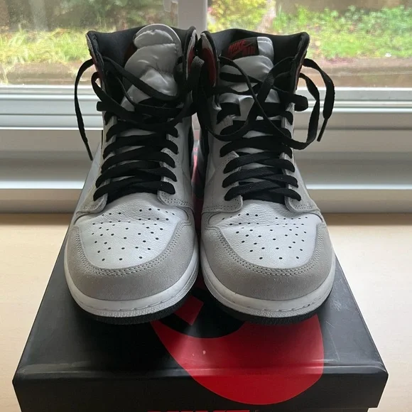 Nike Air Jordan 1 Retro High Sneakers Light Smoke Grey Size 11